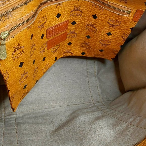 'MCM' 'VISETOS' MONOGRAM LEATHER SHOULDER BAG & DUST BAG 'MADE IN GERMANY' SET - Picture 8 of 16